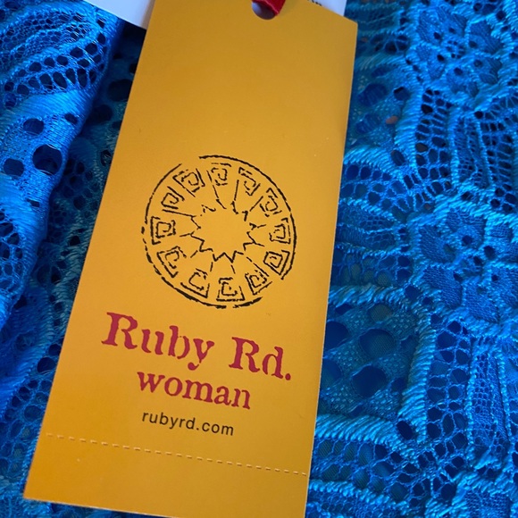 Beautiful blue lace top with shell included - Picture 3 of 5